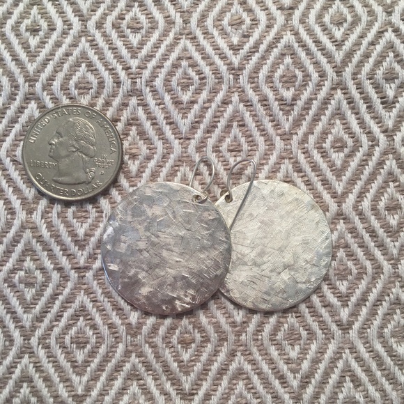 Silver circle disc earrings - Picture 2 of 2